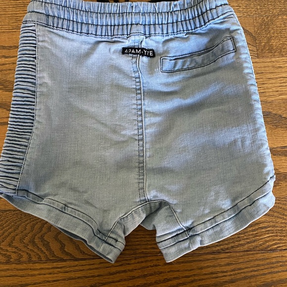 Adam + Yve - 4T - Shorts - Picture 2 of 2